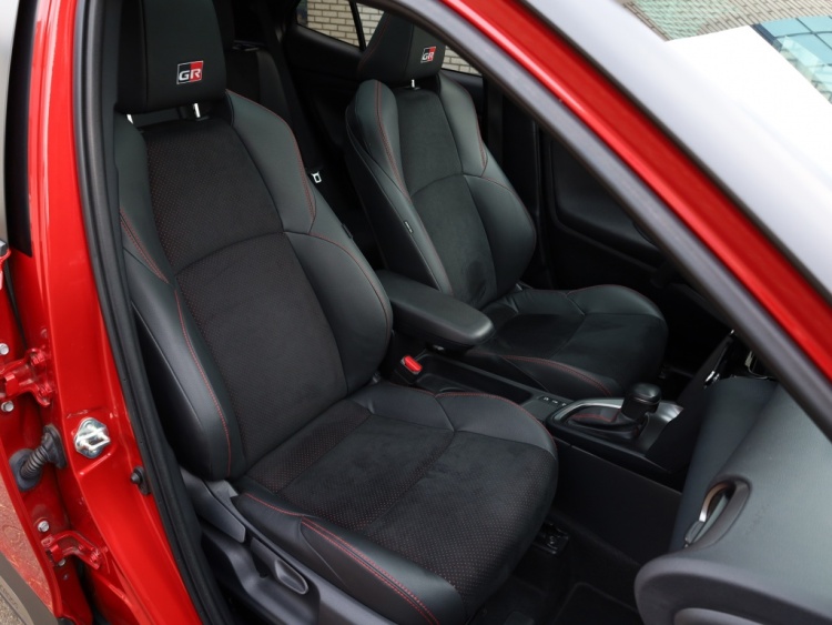 Toyota Yaris Cross 1.5 Hybrid GR Sport | Panoramadak | JBL Audio | Head-Up