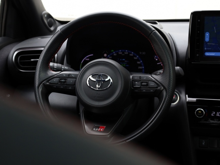 Toyota Yaris Cross 1.5 Hybrid GR Sport | Panoramadak | JBL Audio | Head-Up