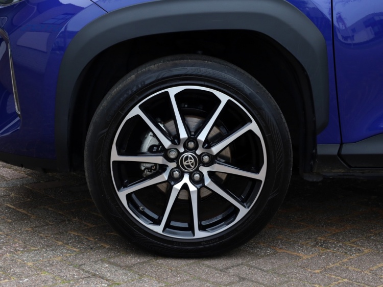 Toyota Yaris Cross 1.5 Hyb 130 GR SPORT | Head Up | Leder/Alcantara | Dodehoek