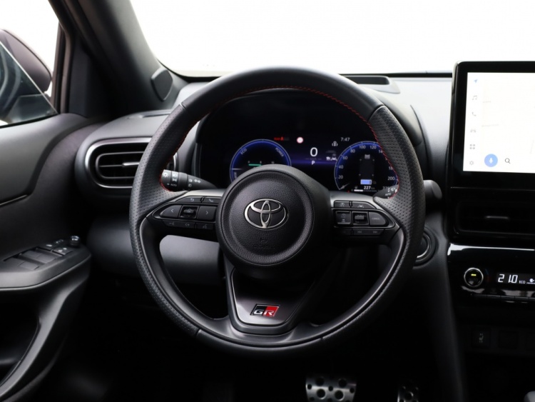 Toyota Yaris Cross 1.5 Hyb 130 GR SPORT | Head Up | Leder/Alcantara | Dodehoek