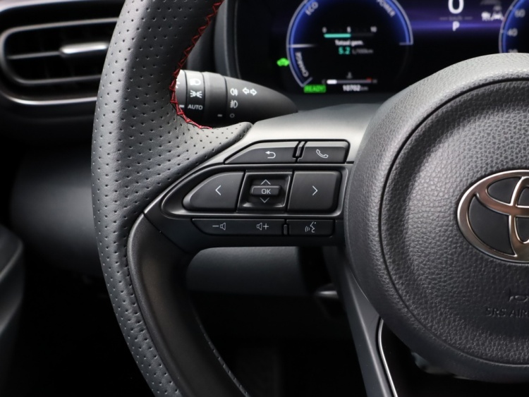 Toyota Yaris Cross 1.5 Hyb 130 GR SPORT | Head Up | Leder/Alcantara | Dodehoek