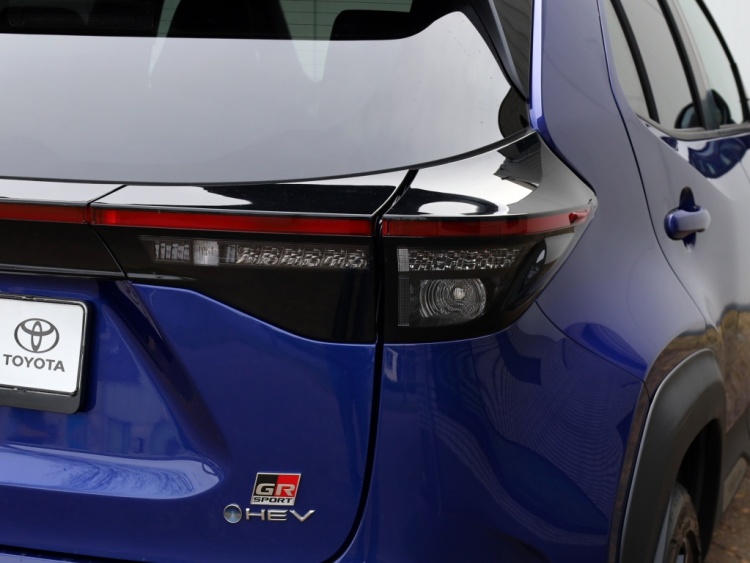 Toyota Yaris Cross 1.5 Hyb 130 GR SPORT | Head Up | Leder/Alcantara | Dodehoek