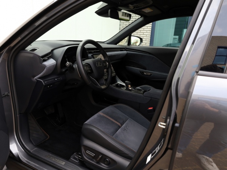 Lexus LBX Cool 2WD | Advanced Pack | Mark Levinson | 360 Camera