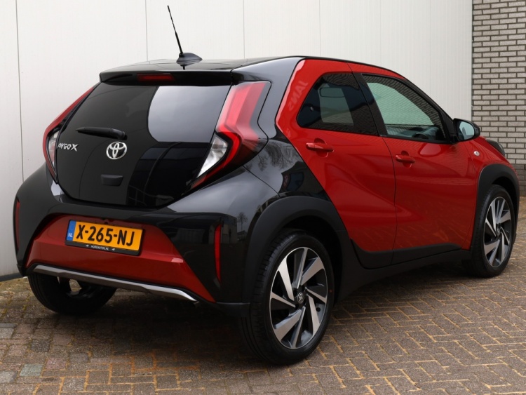 Toyota Aygo X 1.0 VVT-i MT Envy | JBL | Clima | NL-auto