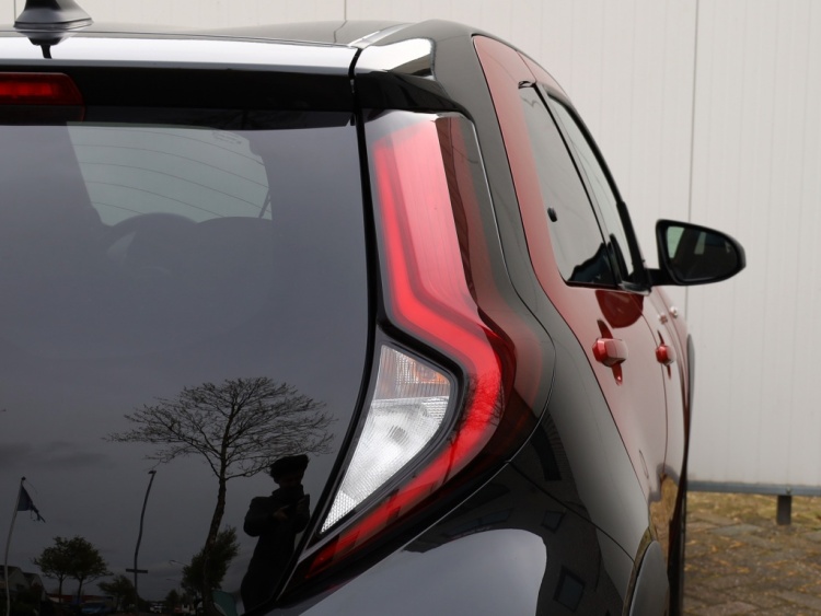 Toyota Aygo X 1.0 VVT-i MT Envy | JBL | Clima | NL-auto