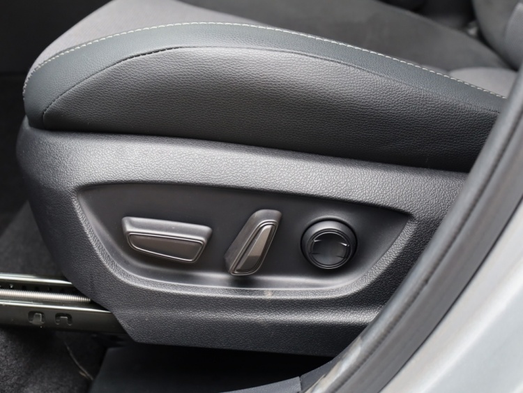 Toyota C-HR 2.0 Hybrid 200 Executive | JBL | Half Leder | El Achterklep