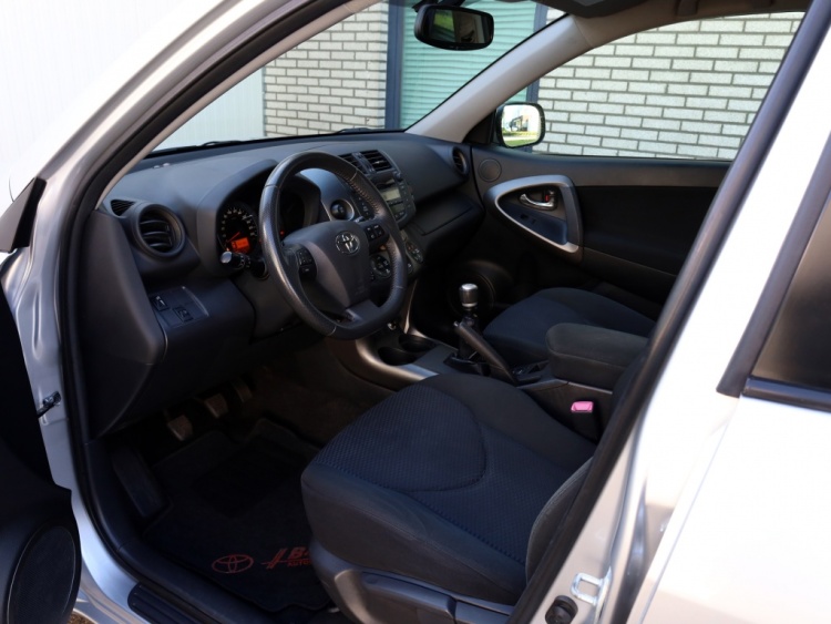 Toyota RAV4 2.0 VVTi Dynamic 4WD | 2000 kg trekgewicht | Clima | Trekhaak