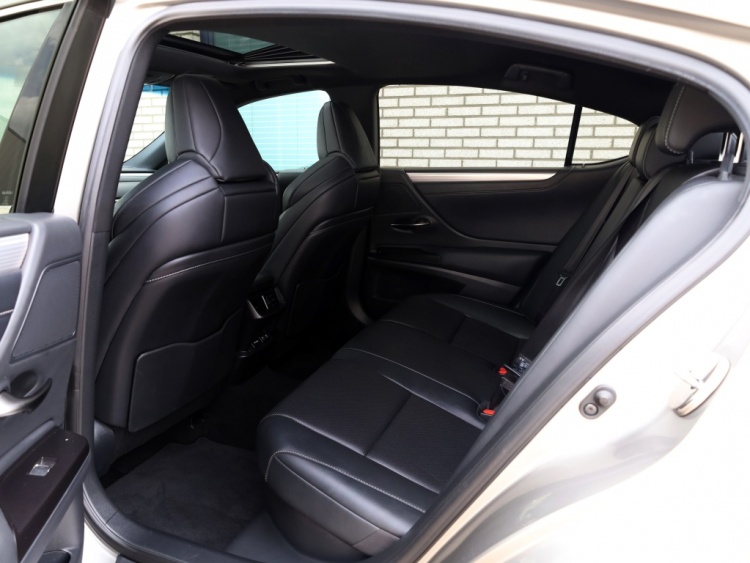 Lexus ES 300h F Sport Line | 360 Camera | Premium Navi | Dodehoek