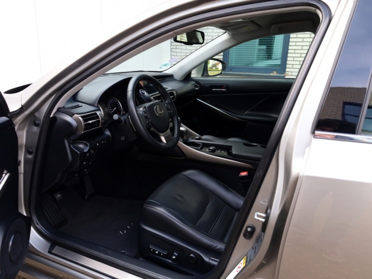Lexus IS 300h Luxury Line | Mark Levinson | Stoelventilatie | Full LED