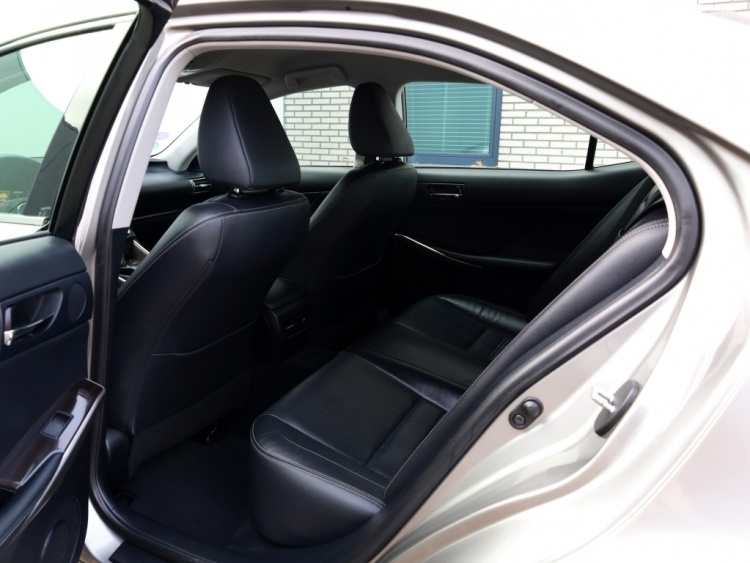 Lexus IS 300h Luxury Line | Mark Levinson | Stoelventilatie | Full LED