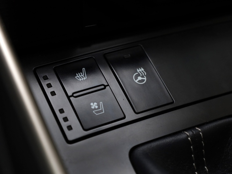 Lexus IS 300h Luxury Line | Mark Levinson | Stoelventilatie | Full LED