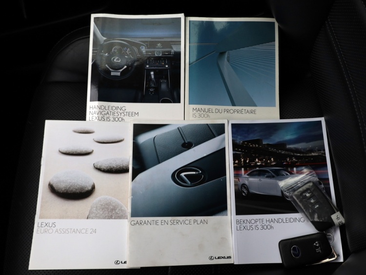 Lexus IS 300h Luxury Line | Mark Levinson | Stoelventilatie | Full LED