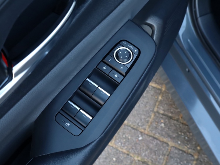 Toyota Prius 2.0 Plug-in Executive | Stuurwielverwarming | El. Achterklep