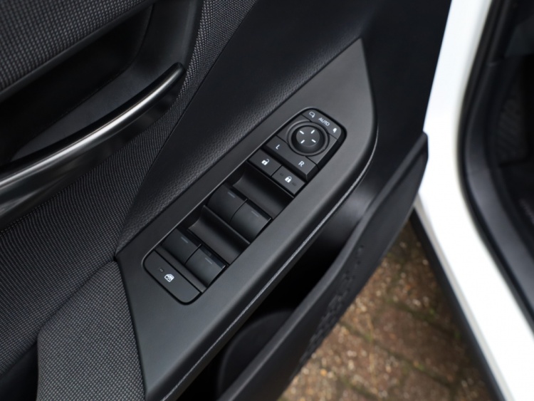 Toyota C-HR 2.0 PHEV 220 Dynamic | Bi-Tone | Dodehoek | Stuurwielverwarming