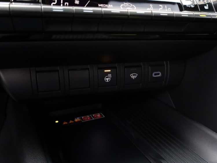 Toyota C-HR 2.0 PHEV 220 Dynamic | Bi-Tone | Stuurwielverwarming | Dodehoek