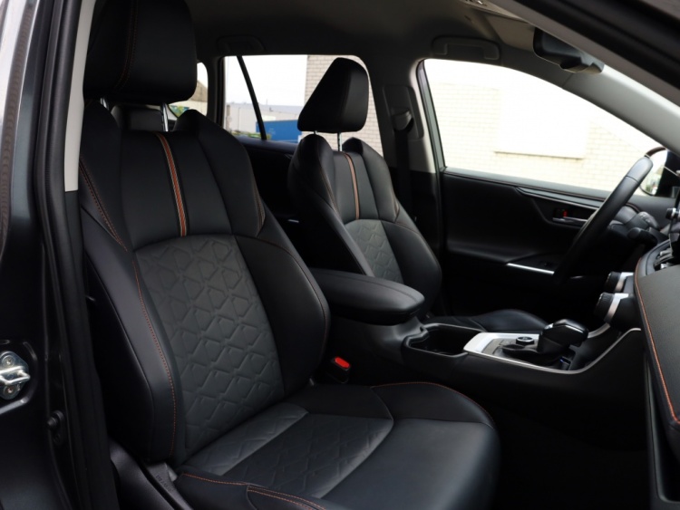 Toyota RAV4 2.5 Hybrid AWD Adventure | JBL Audio | El. Achterklep | Leder