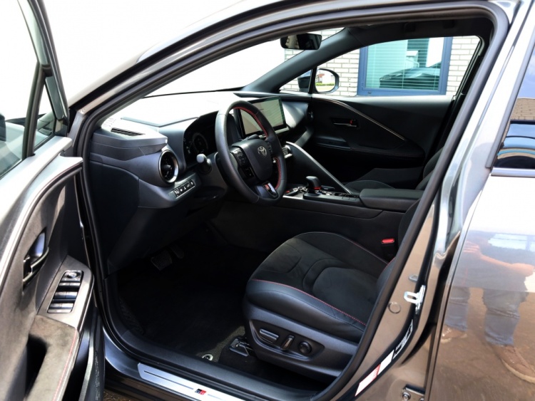 Toyota C-HR 2.0 PHEV 220 GR Sport