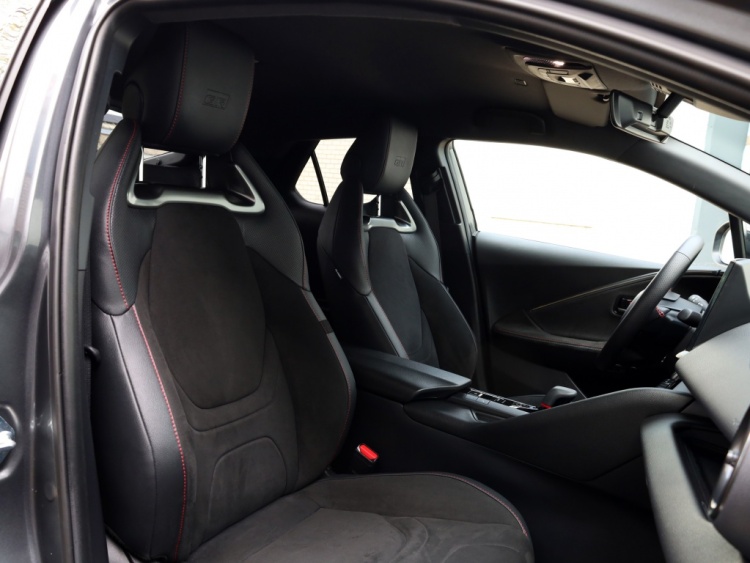 Toyota C-HR 2.0 PHEV 220 GR Sport