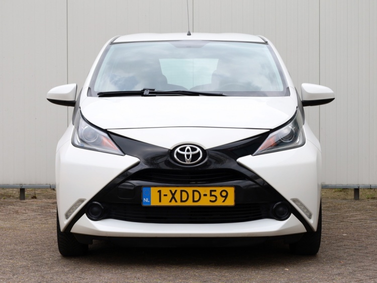 Toyota Aygo 1.0 VVT-i x-play | NAP | Airco | Multimedia