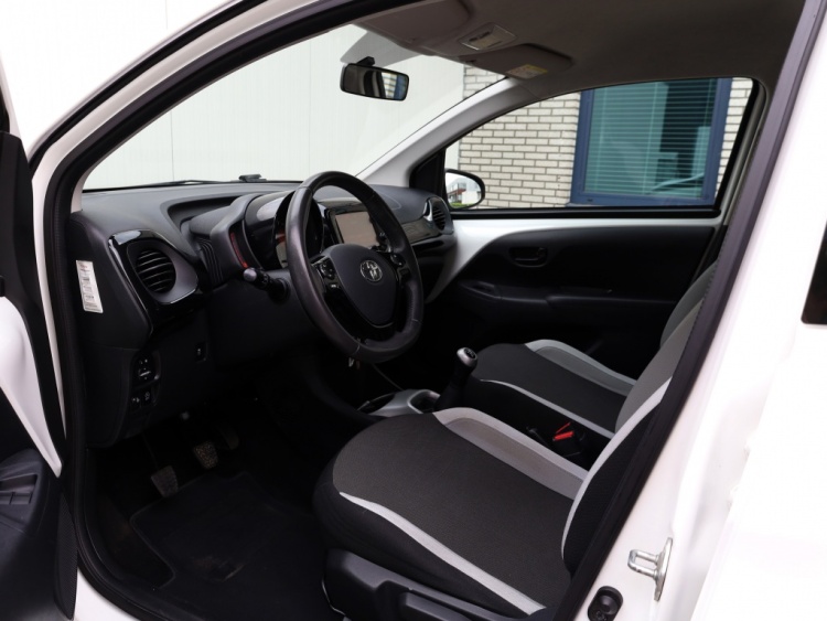 Toyota Aygo 1.0 VVT-i x-play | NAP | Airco | Multimedia