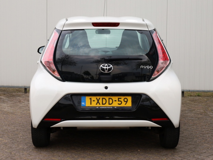 Toyota Aygo 1.0 VVT-i x-play | NAP | Airco | Multimedia