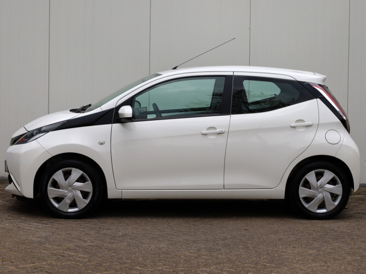 Toyota Aygo 1.0 VVT-i x-play | NAP | Airco | Multimedia
