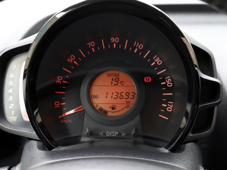 Toyota Aygo 1.0 VVT-i x-play | NAP | Airco | Multimedia