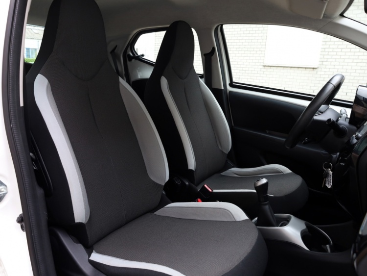 Toyota Aygo 1.0 VVT-i x-play | NAP | Airco | Multimedia