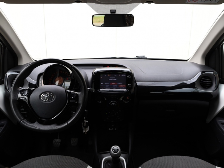 Toyota Aygo 1.0 VVT-i x-play | NAP | Airco | Multimedia