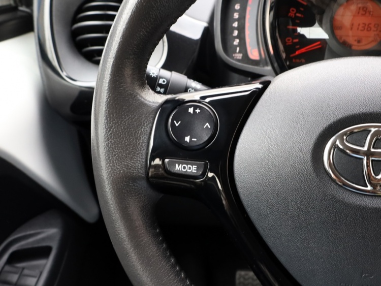 Toyota Aygo 1.0 VVT-i x-play | NAP | Airco | Multimedia