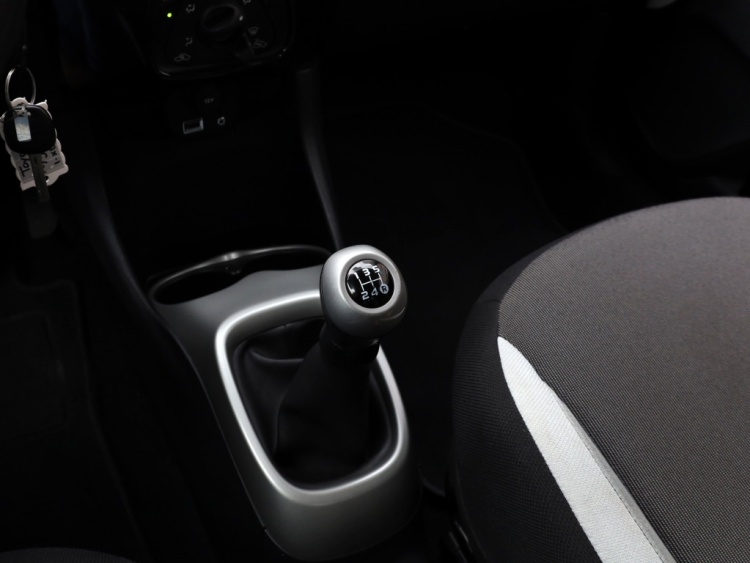 Toyota Aygo 1.0 VVT-i x-play | NAP | Airco | Multimedia