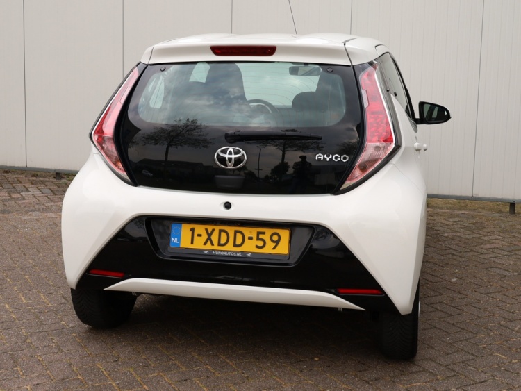 Toyota Aygo 1.0 VVT-i x-play | NAP | Airco | Multimedia