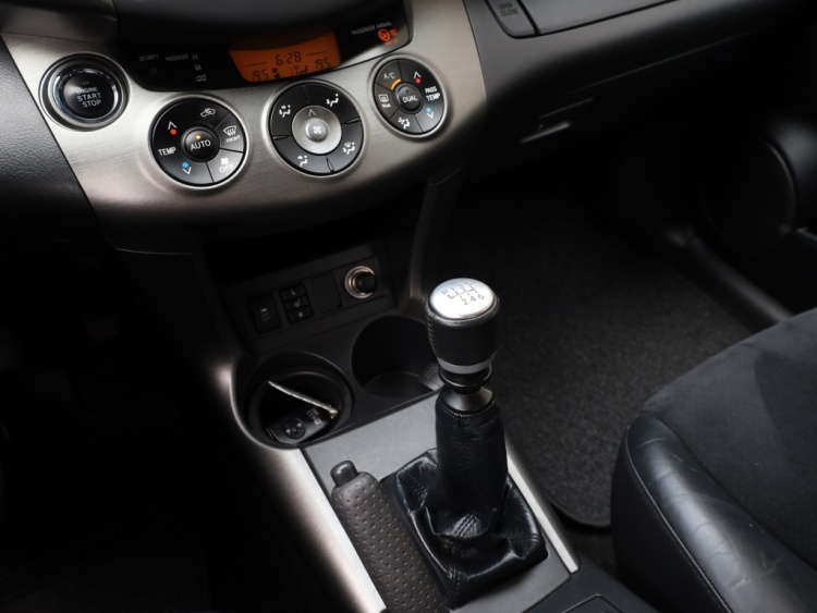 Toyota RAV4 2.0 VVTi Executive Business | Leder/Alcantara | Stoelverwarming