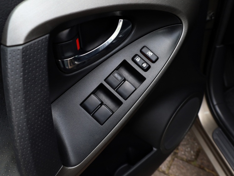 Toyota RAV4 2.0 VVTi Executive Business | Leder/Alcantara | Stoelverwarming