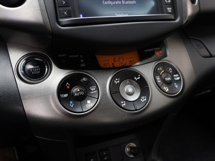 Toyota RAV4 2.0 VVTi Executive Business | Leder/Alcantara | Stoelverwarming