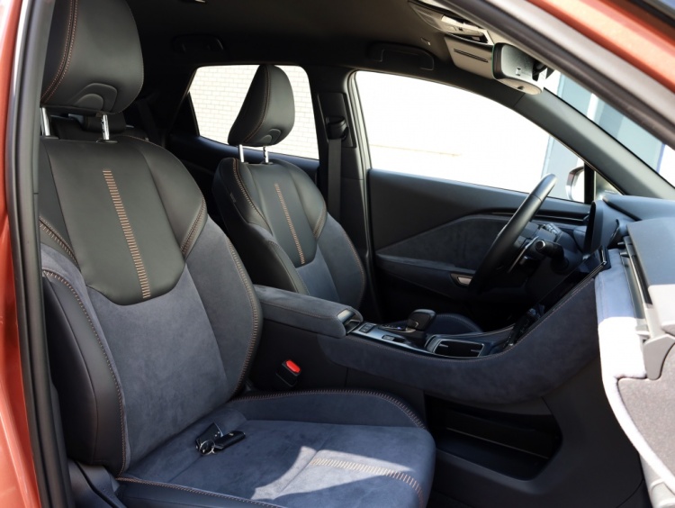 Lexus LBX Cool 2WD | Leder/Alcantara | Memory Seat | Dodehoek