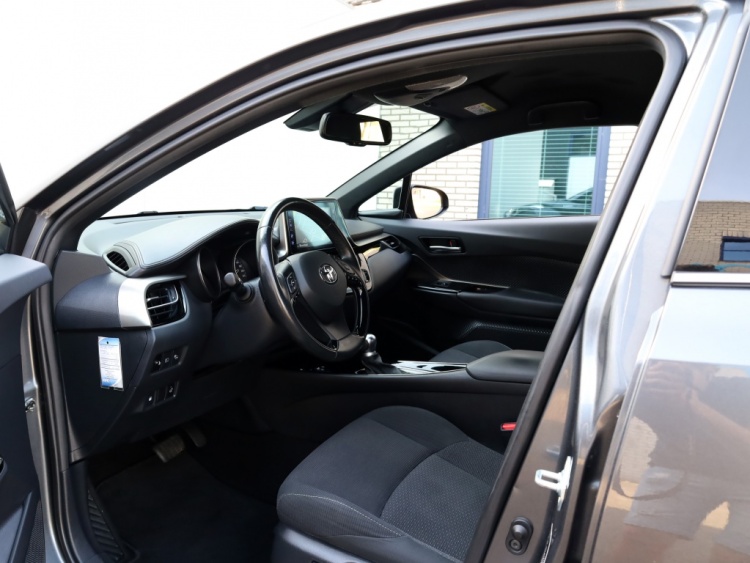 Toyota C-HR 1.8 Hybrid Style | Park-Assist | Stuurwielverwarming | Trekhaak