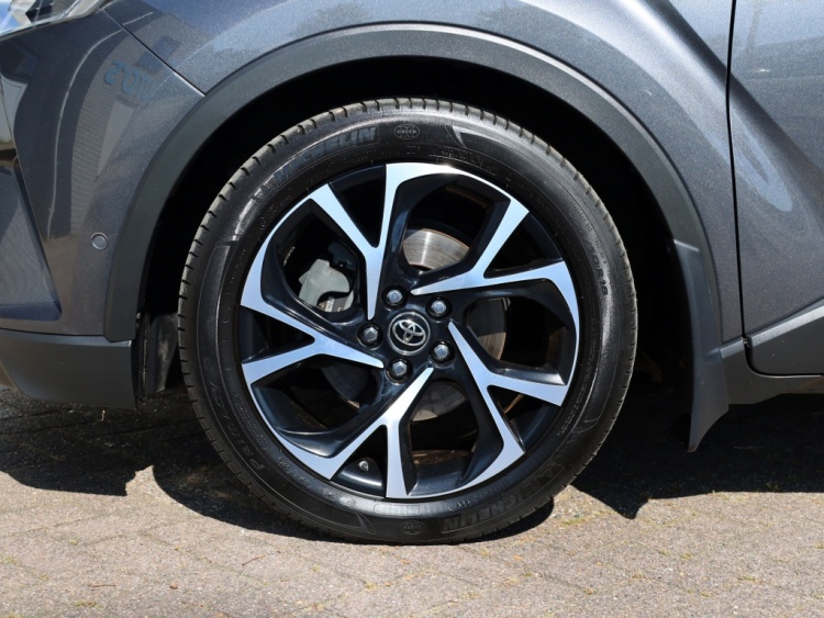Toyota C-HR 1.8 Hybrid Style | Park-Assist | Stuurwielverwarming | Trekhaak