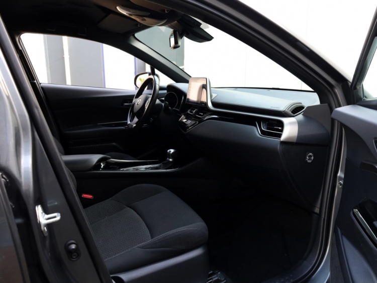 Toyota C-HR 1.8 Hybrid Style | Park-Assist | Stuurwielverwarming | Trekhaak