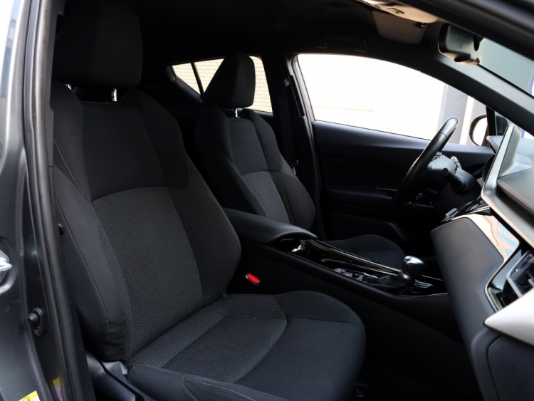 Toyota C-HR 1.8 Hybrid Style | Park-Assist | Stuurwielverwarming | Trekhaak
