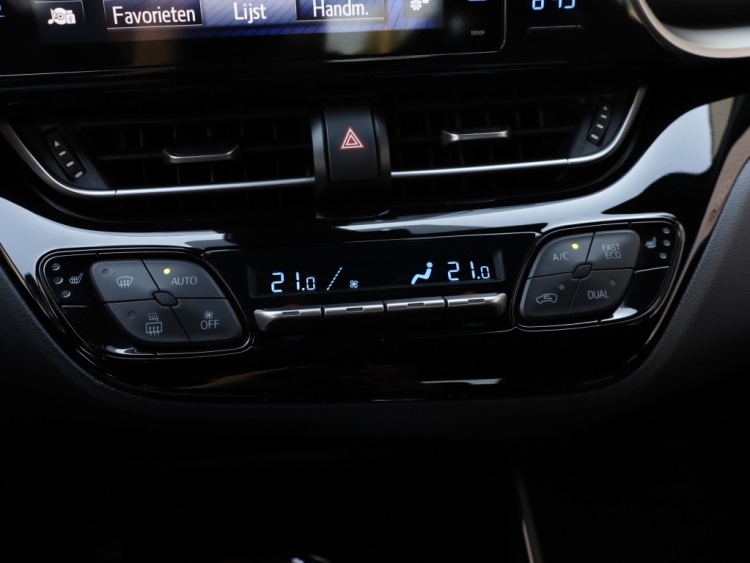 Toyota C-HR 1.8 Hybrid Style | Park-Assist | Stuurwielverwarming | Trekhaak