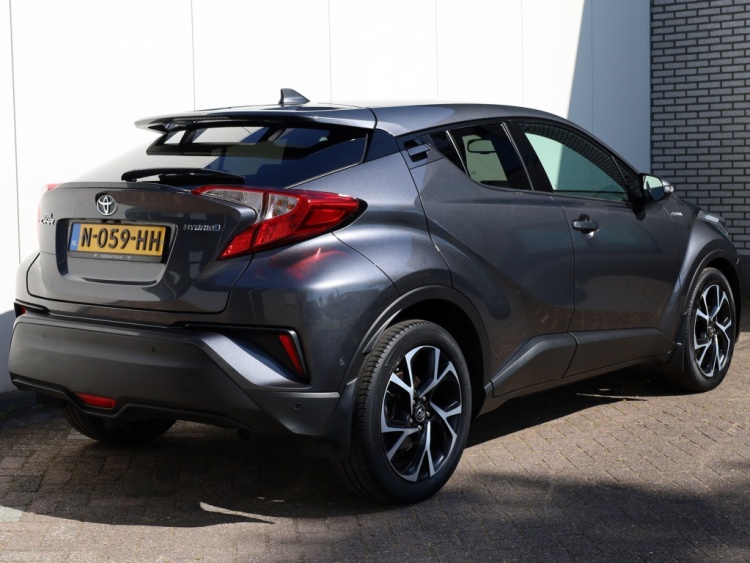 Toyota C-HR 1.8 Hybrid Style | Park-Assist | Stuurwielverwarming | Trekhaak