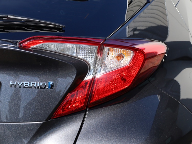 Toyota C-HR 1.8 Hybrid Style | Park-Assist | Stuurwielverwarming | Trekhaak