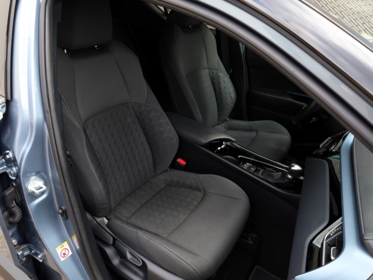 Toyota C-HR 2.0 Hybrid Bi-Tone | Full LED | Park-Assist | Trekhaak
