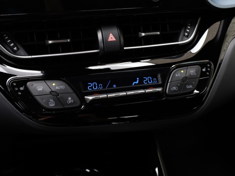 Toyota C-HR 2.0 Hybrid Bi-Tone | Full LED | Park-Assist | Trekhaak