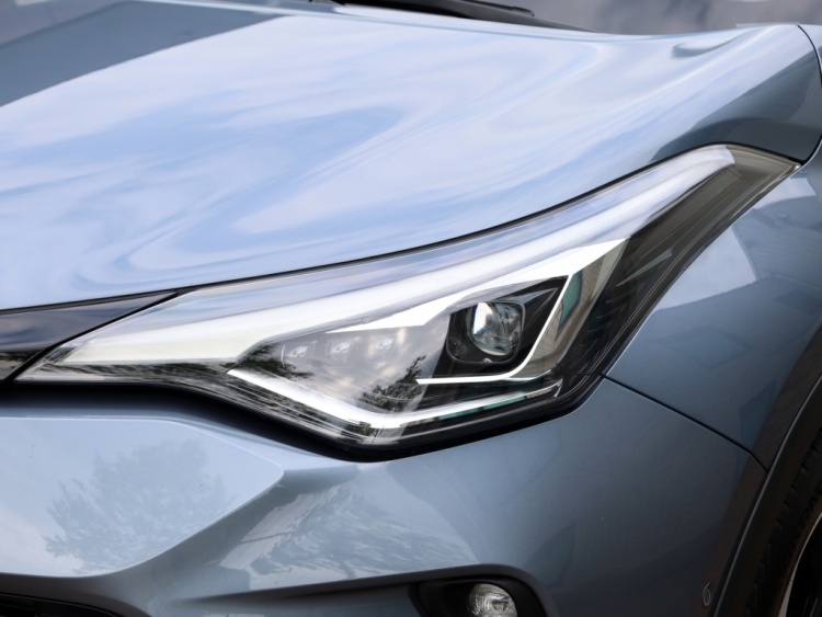 Toyota C-HR 2.0 Hybrid Bi-Tone | Full LED | Park-Assist | Trekhaak