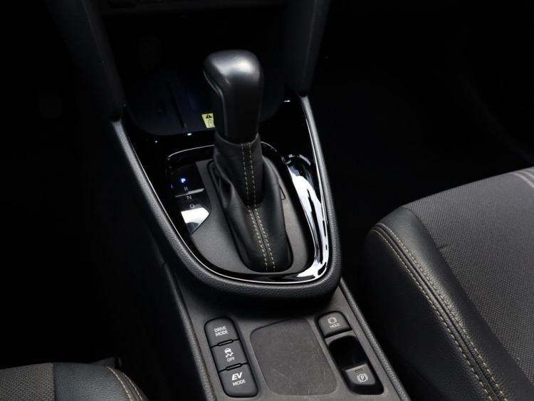 Toyota Yaris Cross 1.5 Hybrid Adventure | JBL | El Achterklep | Stoelverwarming