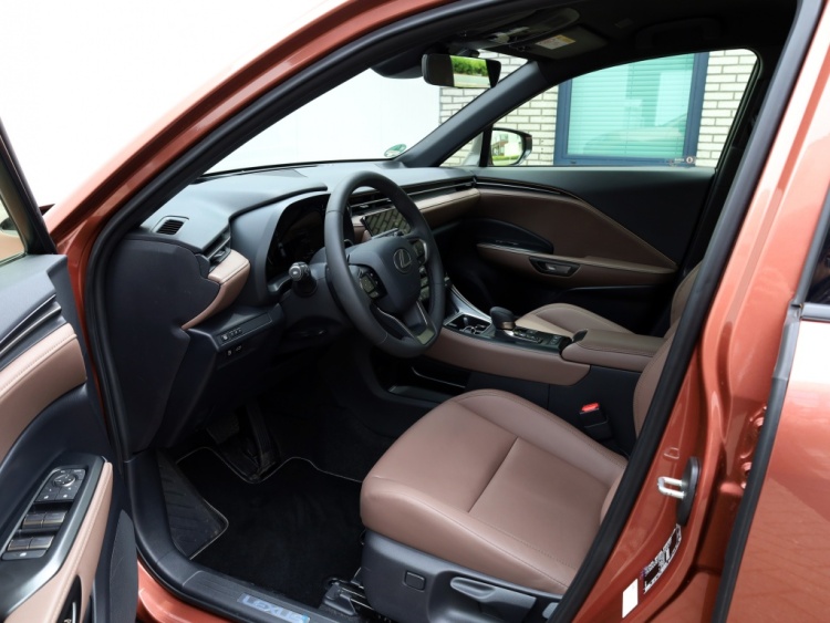 Lexus LBX Elegant 2WD | Advanced Pack | Mark Levinson | 360 Camera