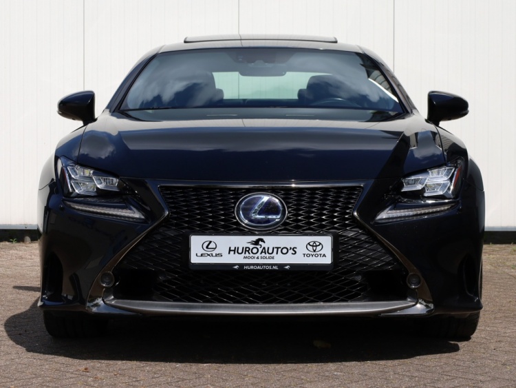 Lexus RC 300h F Black Edition