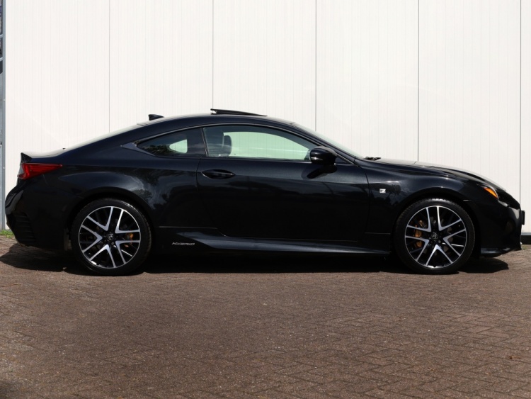 Lexus RC 300h F Black Edition